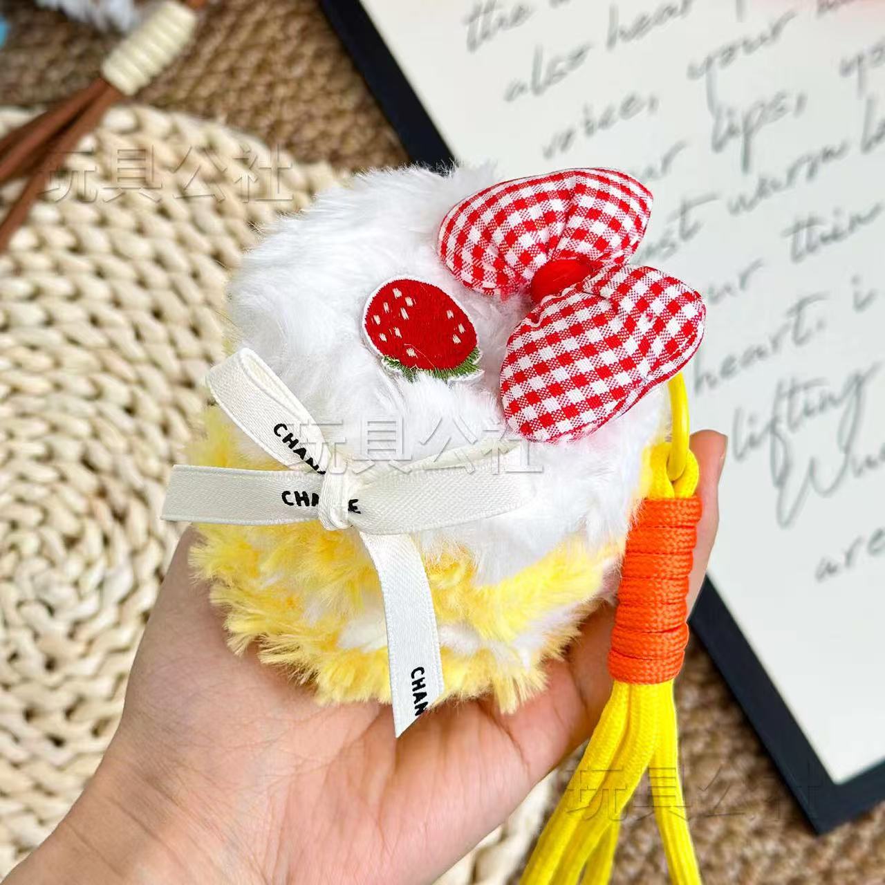 Round Layered Fruit Cake - Alternative View