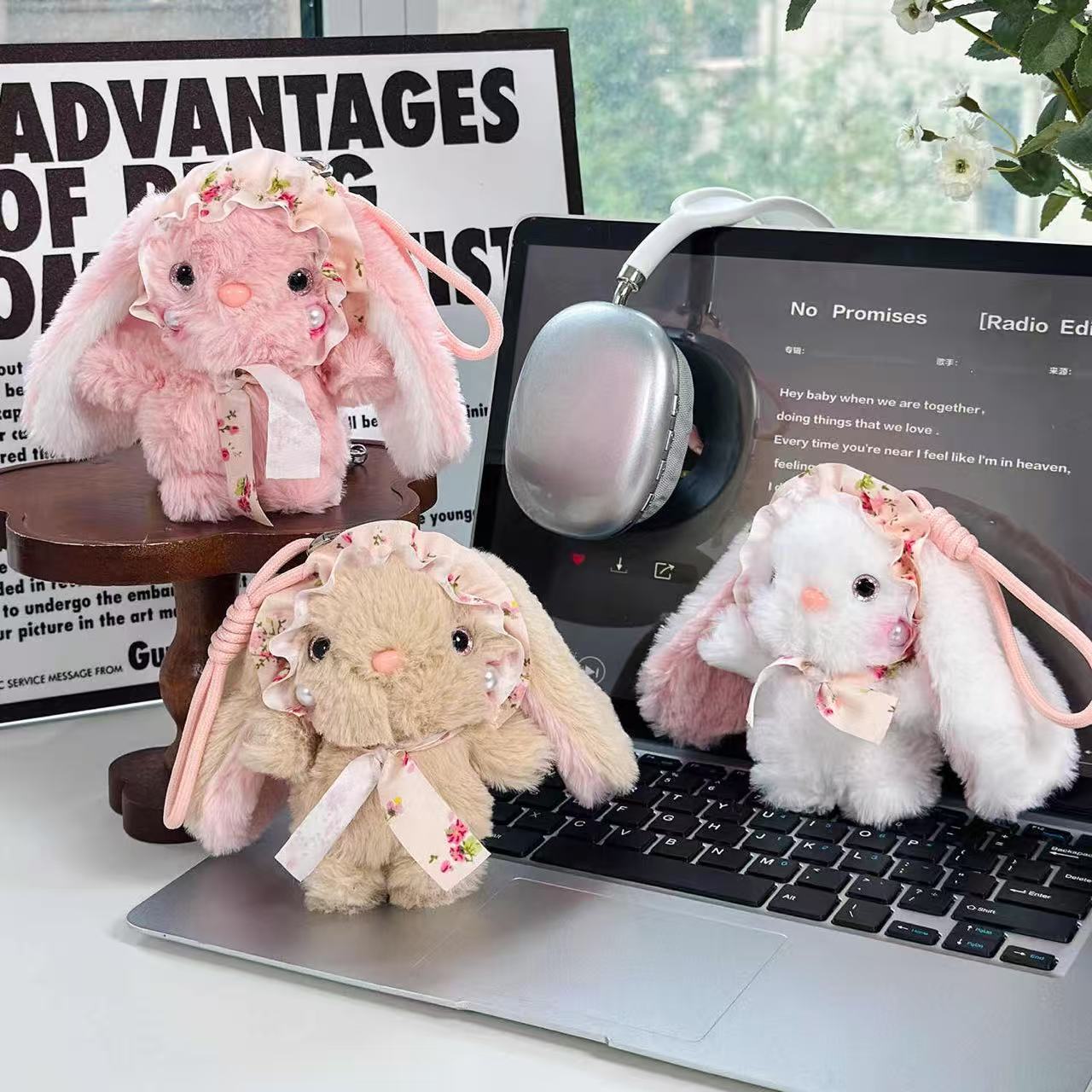 Cute & Well-Behaved Pearl-Adorned Bunny Plush Keychain