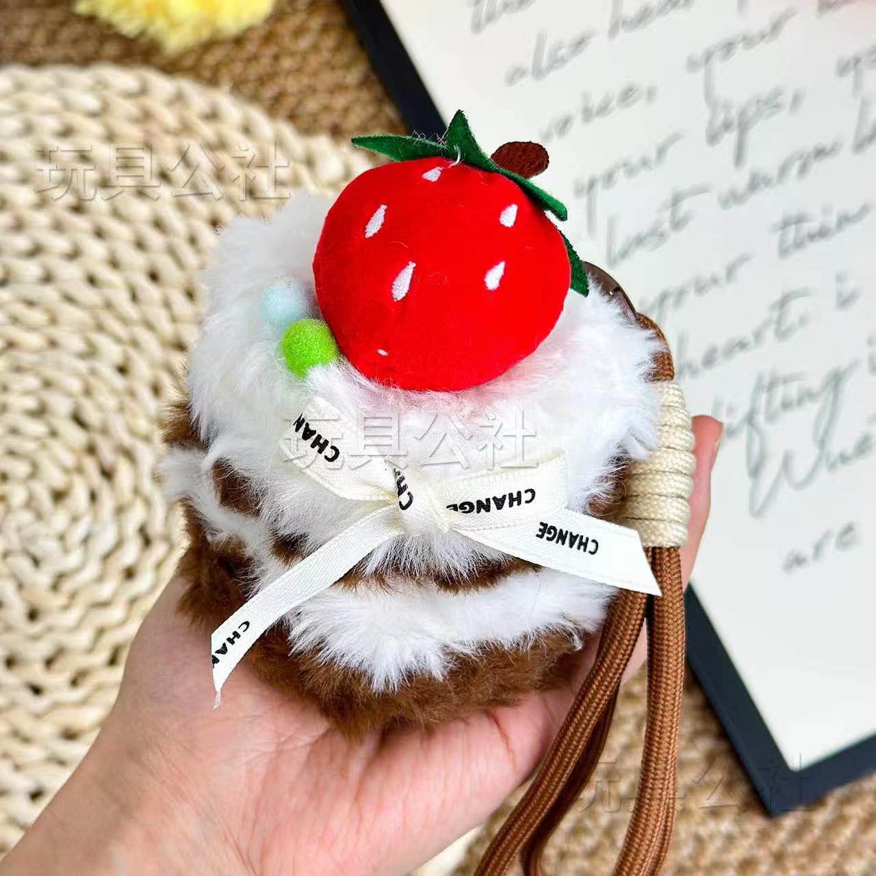 Round Layered Fruit Cake - Image 8