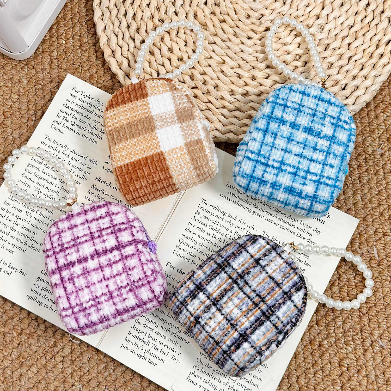 4 - inch Small Fragrant Style Pearl Handbag - Alternative View