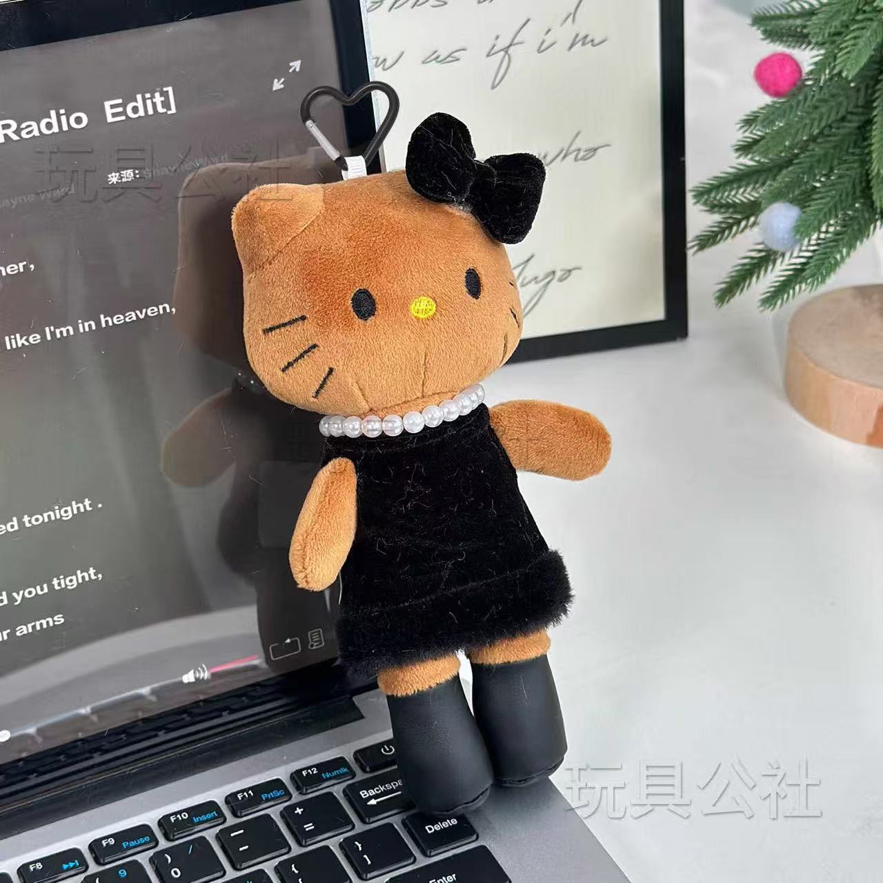 Dark-Skinned Babe Plush Keychain - Alternative View