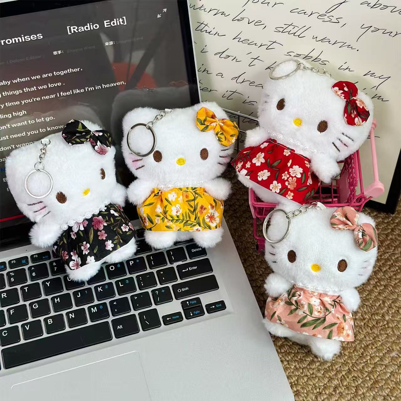 Japanese-style Didi Cat Keychain - Alternative View