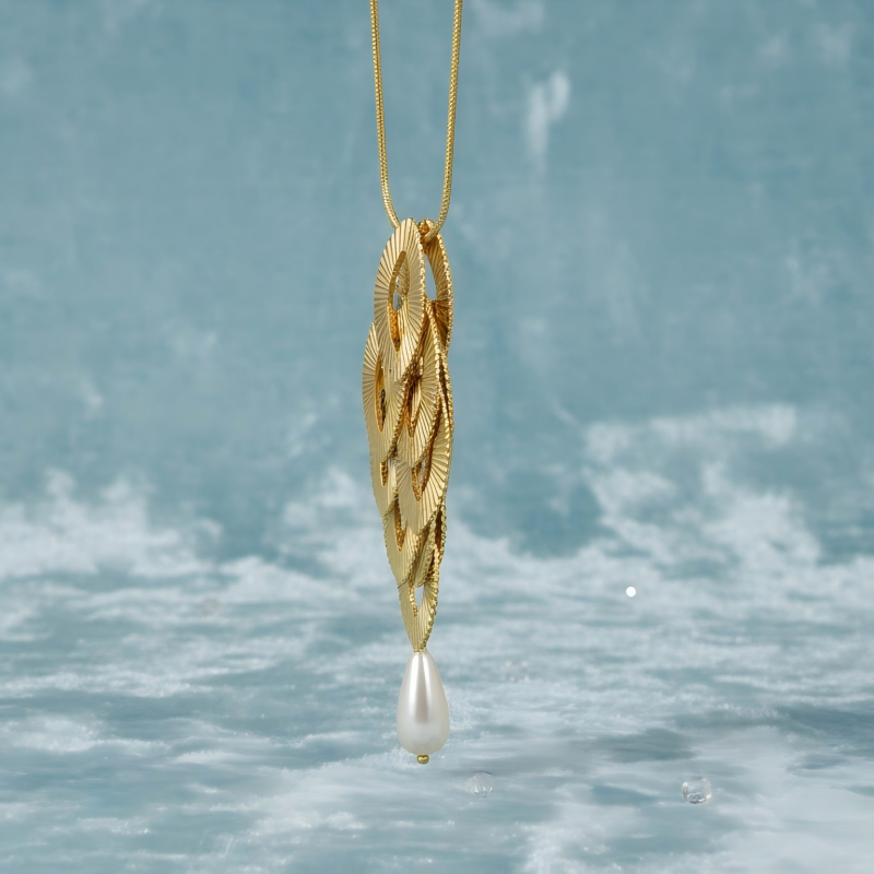 Multi-layer Eye-shaped Pearl Pendant Necklace - Alternative View