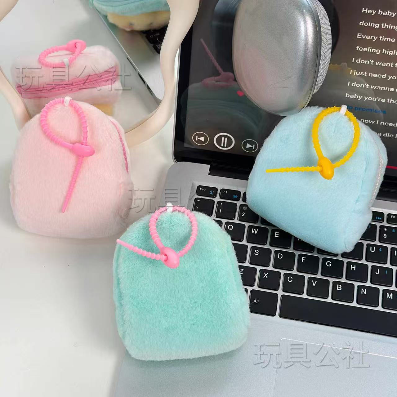 Star Coin Purse Keychain - Alternative View