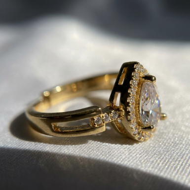 Golden Glow Lightweight Classic Pavé Zircon Accent Stone 304 Stainless Steel Ring